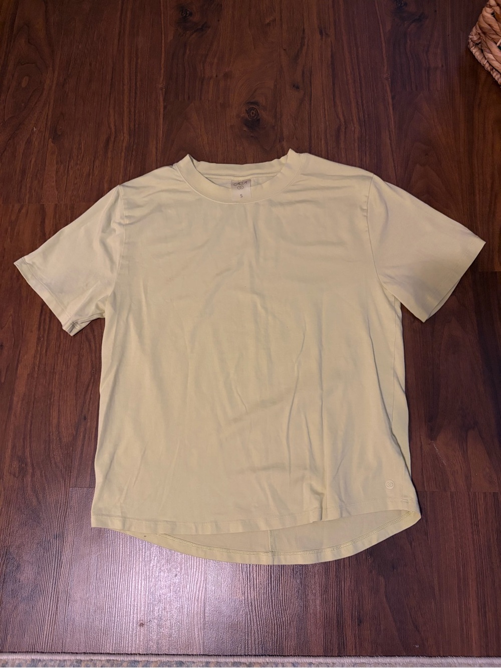 Calla Women's Short Sleeve Crewneck Tee in Pale Yellow